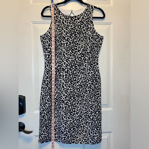 Maggy London 100% Silk Black & White Sz 10 Leopard Print Sheath Sleeveless Dress - Picture 8 of 15